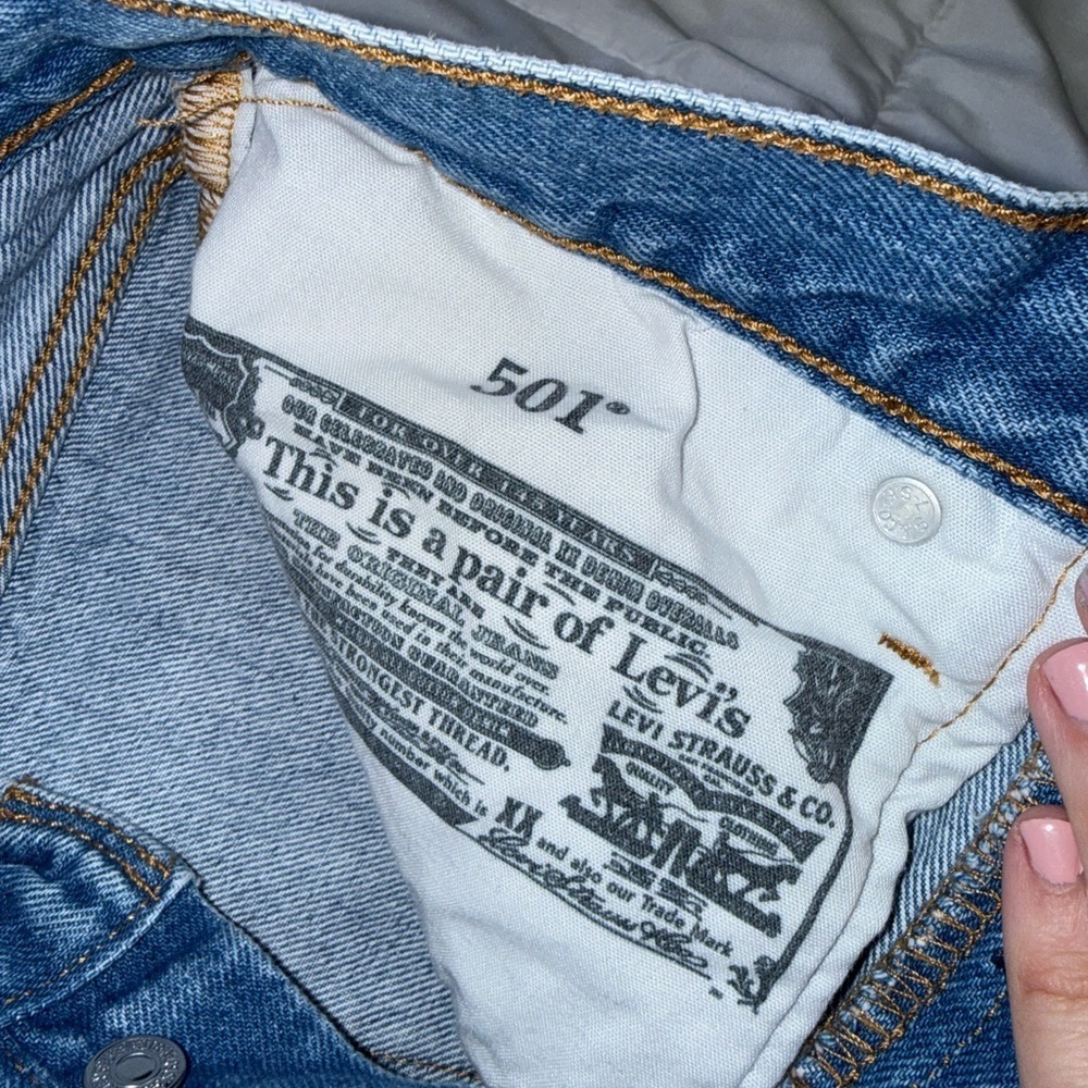 Levi’s Women’s 501 Original Fit Distressed Denim Jeans Size 25 Length 26 - Picture 5 of 8